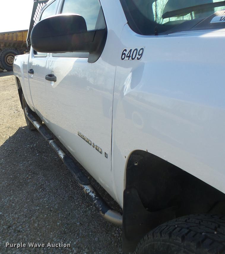 image for item DB9784 2007 Chevrolet Silverado 2500HD Crew Cab pickup truck