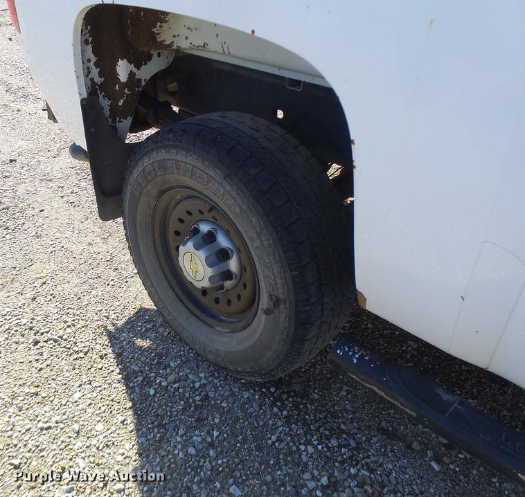 image for item DB9784 2007 Chevrolet Silverado 2500HD Crew Cab pickup truck