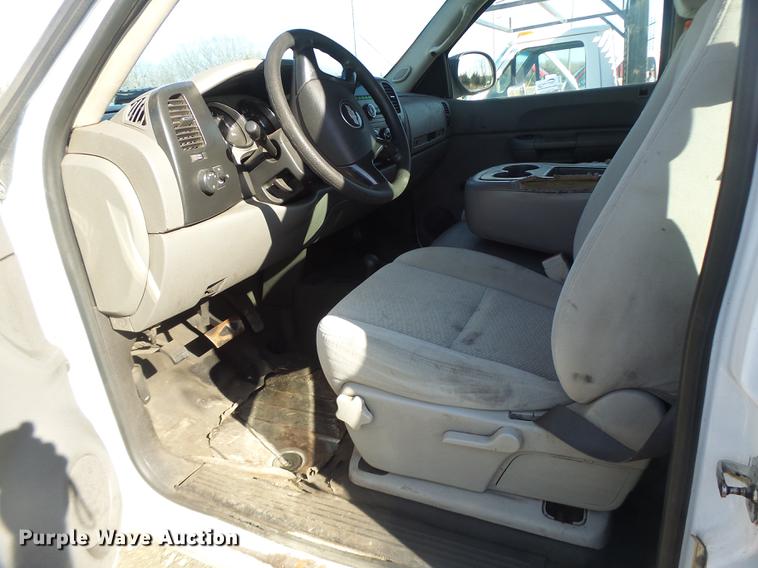 image for item DB9784 2007 Chevrolet Silverado 2500HD Crew Cab pickup truck