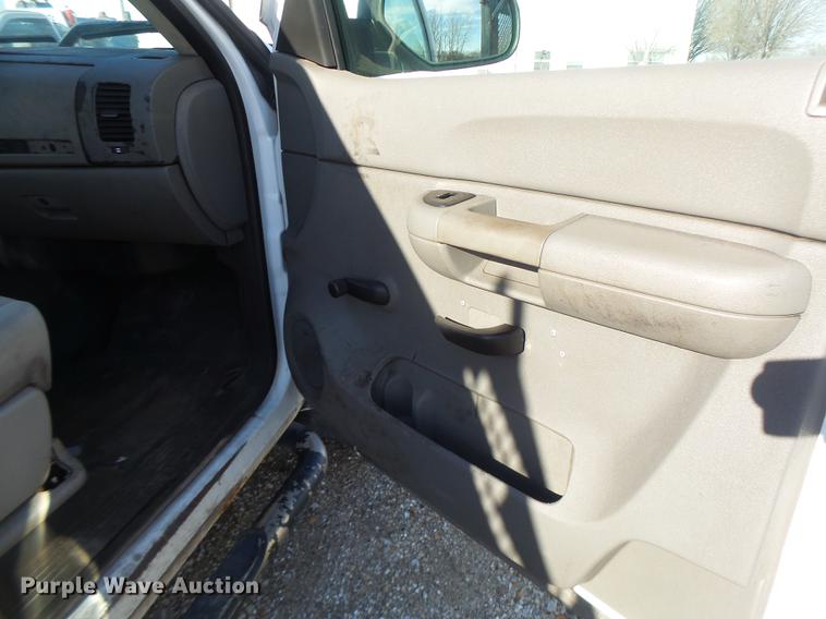 image for item DB9784 2007 Chevrolet Silverado 2500HD Crew Cab pickup truck