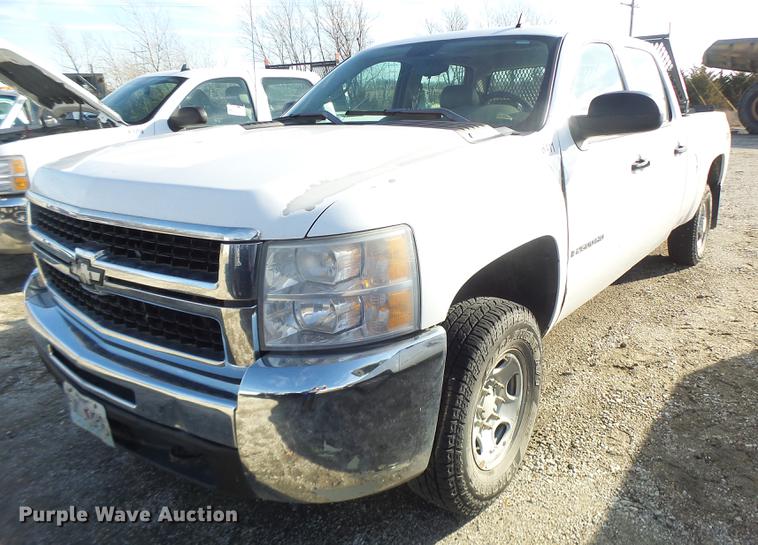 image for item DB9785 2007 Chevrolet Silverado 2500HD Crew Cab pickup truck