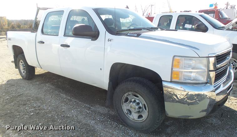image for item DB9785 2007 Chevrolet Silverado 2500HD Crew Cab pickup truck
