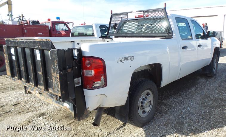 image for item DB9785 2007 Chevrolet Silverado 2500HD Crew Cab pickup truck