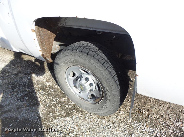 image for item DB9785 2007 Chevrolet Silverado 2500HD Crew Cab pickup truck