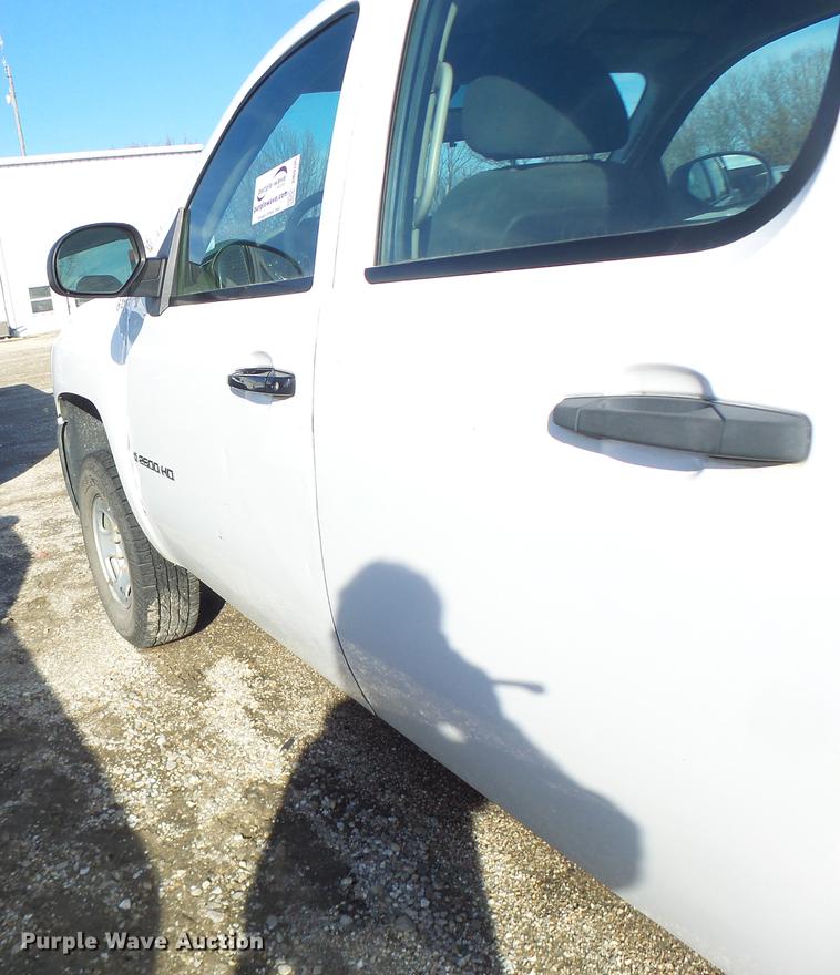 image for item DB9785 2007 Chevrolet Silverado 2500HD Crew Cab pickup truck