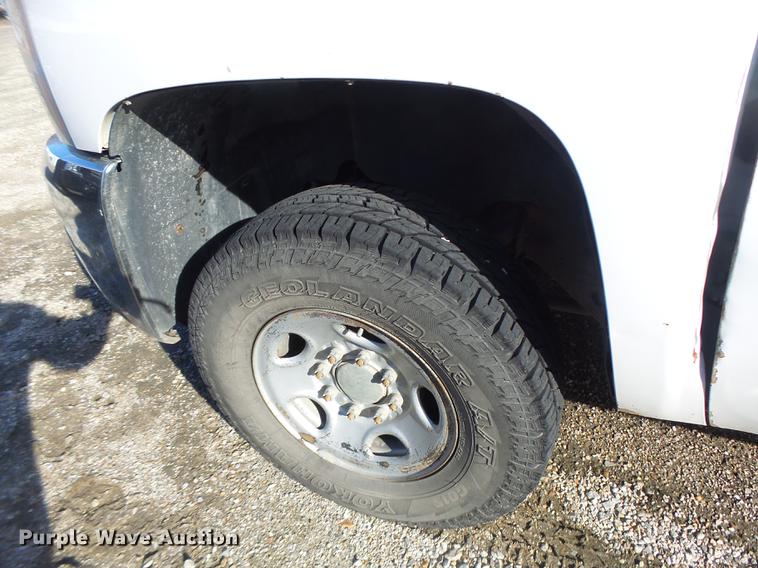 image for item DB9785 2007 Chevrolet Silverado 2500HD Crew Cab pickup truck