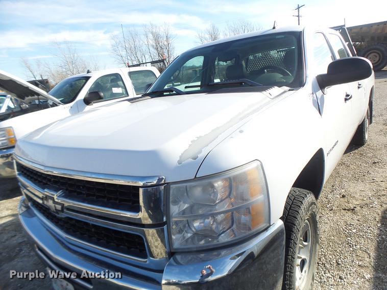 image for item DB9785 2007 Chevrolet Silverado 2500HD Crew Cab pickup truck