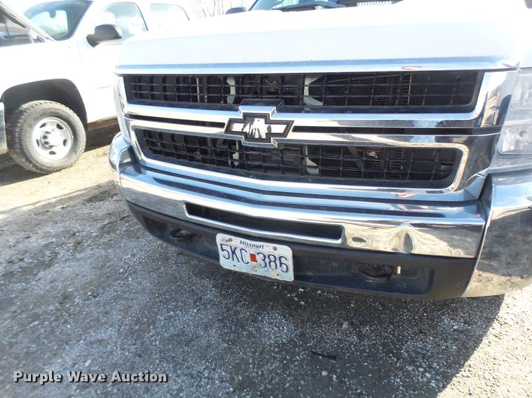 image for item DB9785 2007 Chevrolet Silverado 2500HD Crew Cab pickup truck