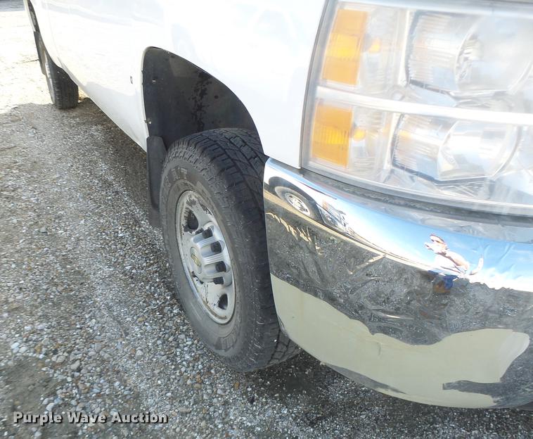 image for item DB9785 2007 Chevrolet Silverado 2500HD Crew Cab pickup truck