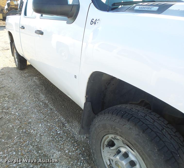 image for item DB9785 2007 Chevrolet Silverado 2500HD Crew Cab pickup truck