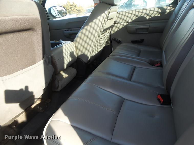 image for item DB9785 2007 Chevrolet Silverado 2500HD Crew Cab pickup truck