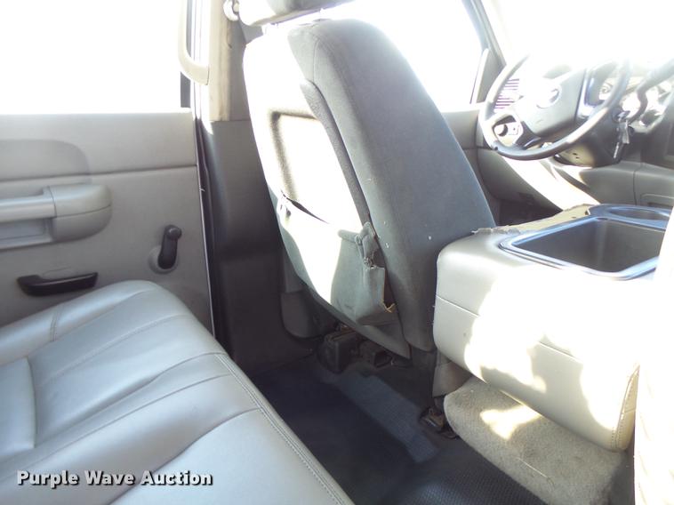 image for item DB9785 2007 Chevrolet Silverado 2500HD Crew Cab pickup truck