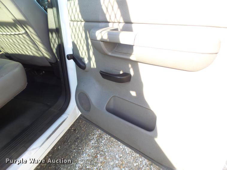 image for item DB9785 2007 Chevrolet Silverado 2500HD Crew Cab pickup truck