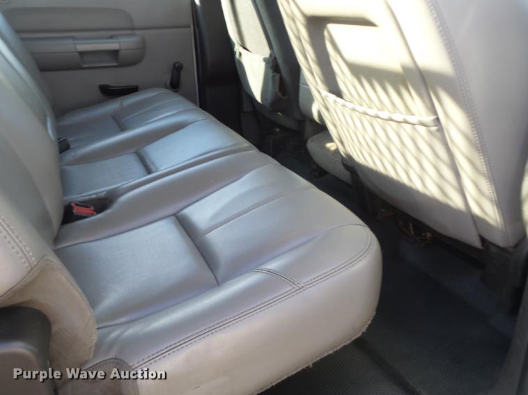 image for item DB9785 2007 Chevrolet Silverado 2500HD Crew Cab pickup truck