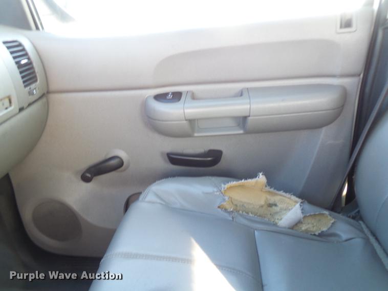 image for item DB9785 2007 Chevrolet Silverado 2500HD Crew Cab pickup truck