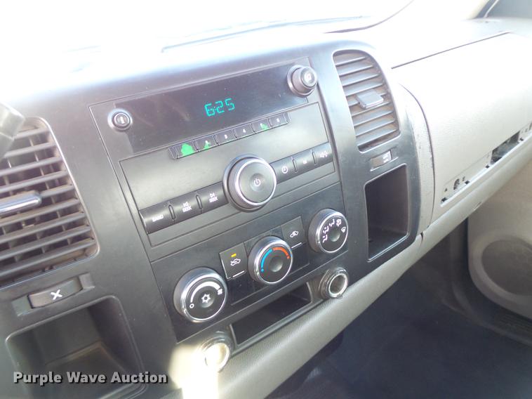 image for item DB9785 2007 Chevrolet Silverado 2500HD Crew Cab pickup truck