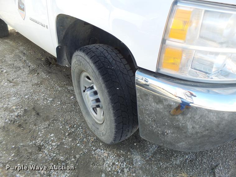 image for item DB9786 2007 Chevrolet Silverado 2500HD Ext. Cab pickup truck