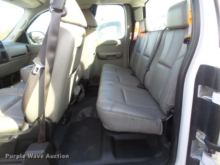 image for item DB9786 2007 Chevrolet Silverado 2500HD Ext. Cab pickup truck