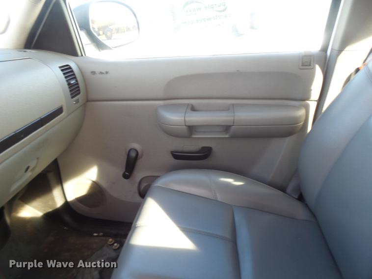 image for item DB9786 2007 Chevrolet Silverado 2500HD Ext. Cab pickup truck