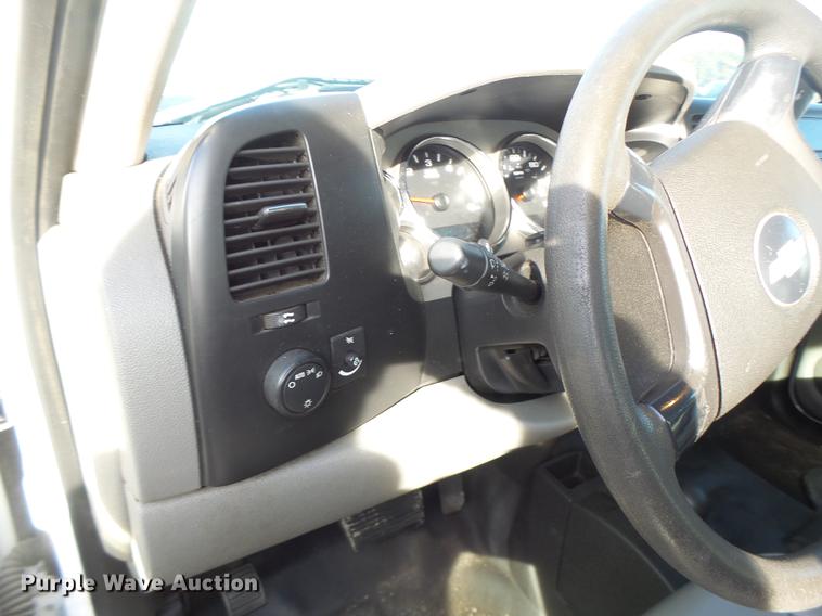 image for item DB9786 2007 Chevrolet Silverado 2500HD Ext. Cab pickup truck