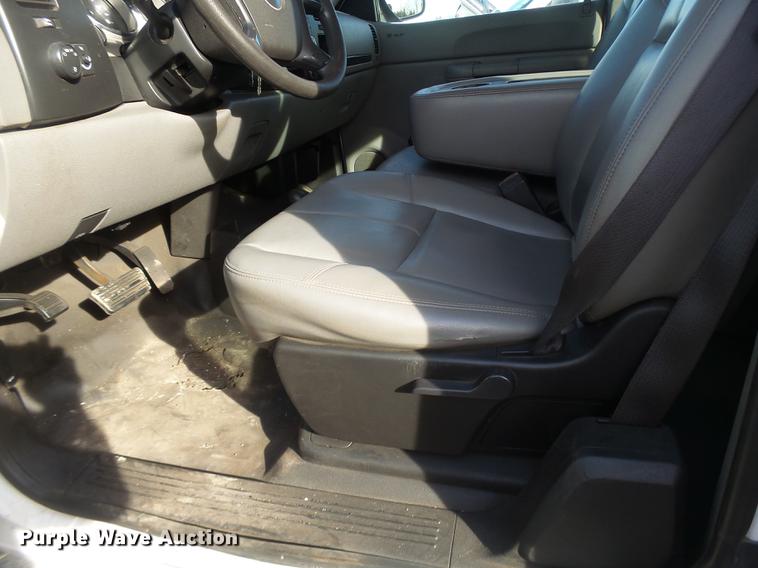 image for item DB9786 2007 Chevrolet Silverado 2500HD Ext. Cab pickup truck