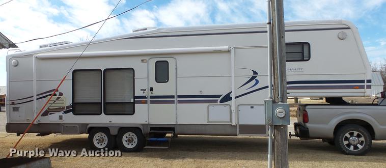 image for item DC0538 1998 Holiday Rambler Aluma-Lite camper