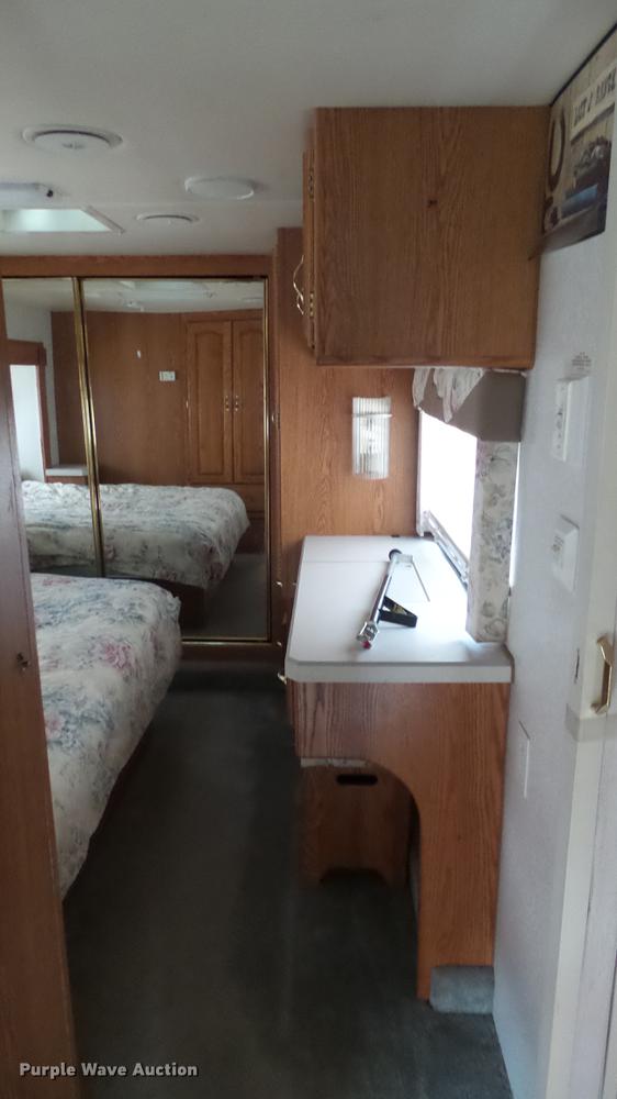 image for item DC0538 1998 Holiday Rambler Aluma-Lite camper