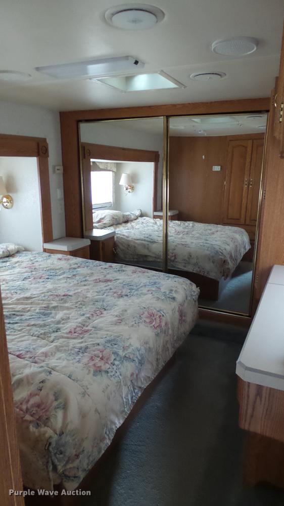 image for item DC0538 1998 Holiday Rambler Aluma-Lite camper