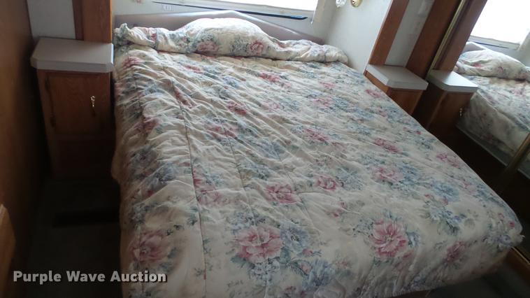 image for item DC0538 1998 Holiday Rambler Aluma-Lite camper