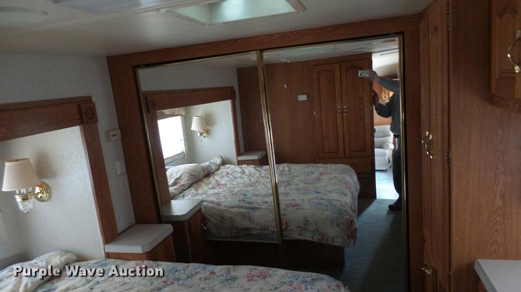 image for item DC0538 1998 Holiday Rambler Aluma-Lite camper