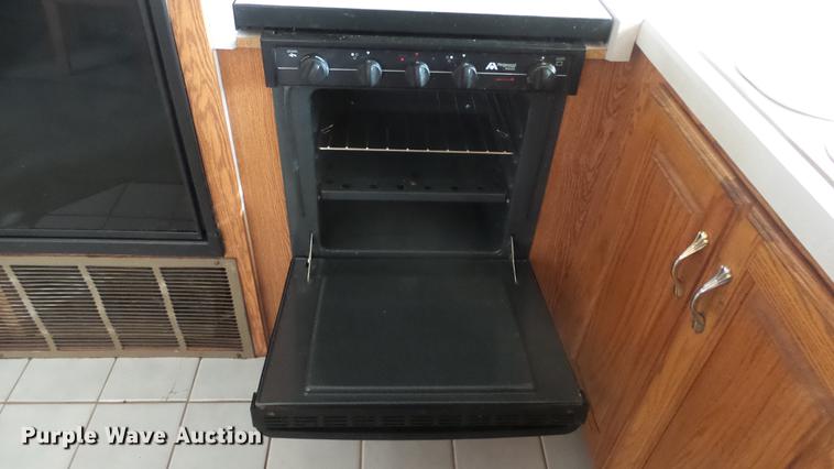 image for item DC0538 1998 Holiday Rambler Aluma-Lite camper