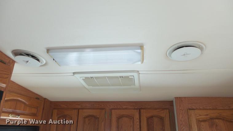 image for item DC0538 1998 Holiday Rambler Aluma-Lite camper