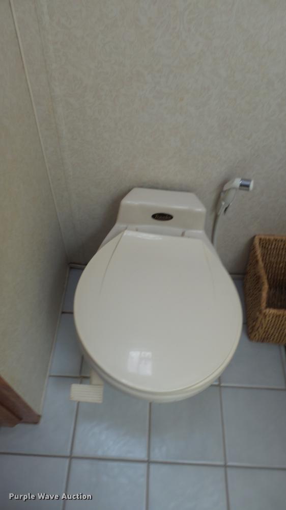 image for item DC0538 1998 Holiday Rambler Aluma-Lite camper