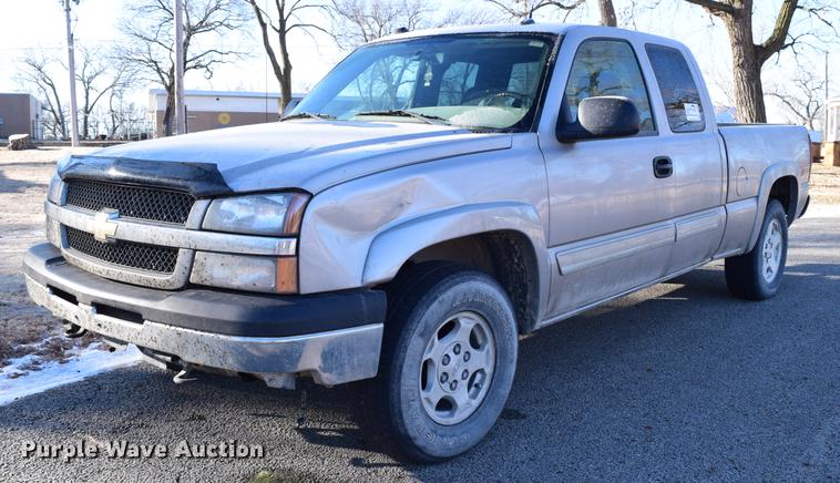 image for item DC3573 2004 Chevrolet Silverado 1500 Z71 Ext. Cab pickup truck