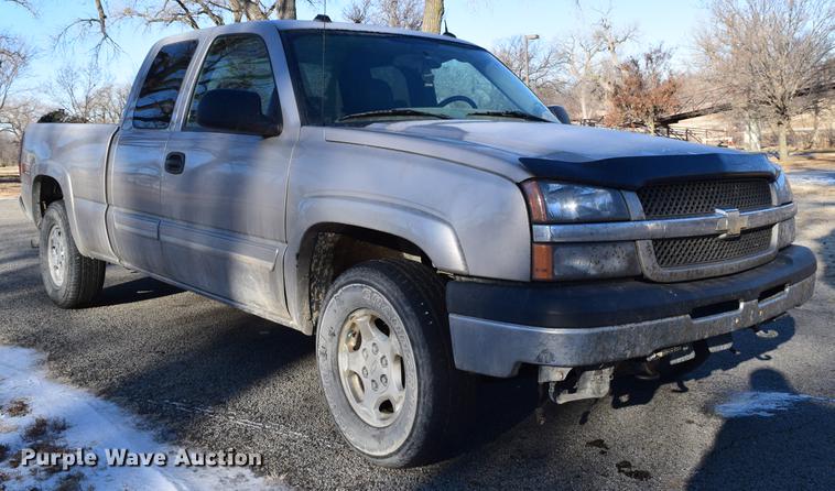 image for item DC3573 2004 Chevrolet Silverado 1500 Z71 Ext. Cab pickup truck