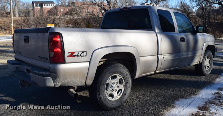image for item DC3573 2004 Chevrolet Silverado 1500 Z71 Ext. Cab pickup truck