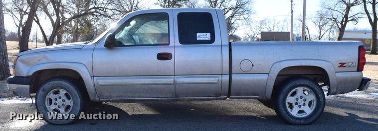 image for item DC3573 2004 Chevrolet Silverado 1500 Z71 Ext. Cab pickup truck