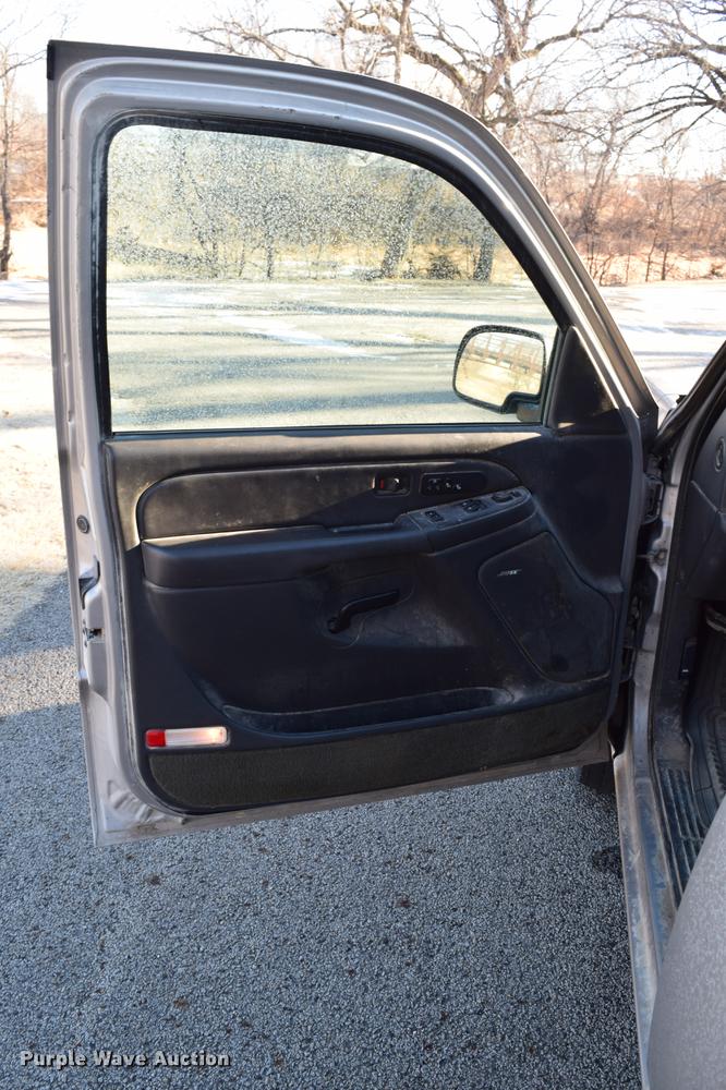 image for item DC3573 2004 Chevrolet Silverado 1500 Z71 Ext. Cab pickup truck