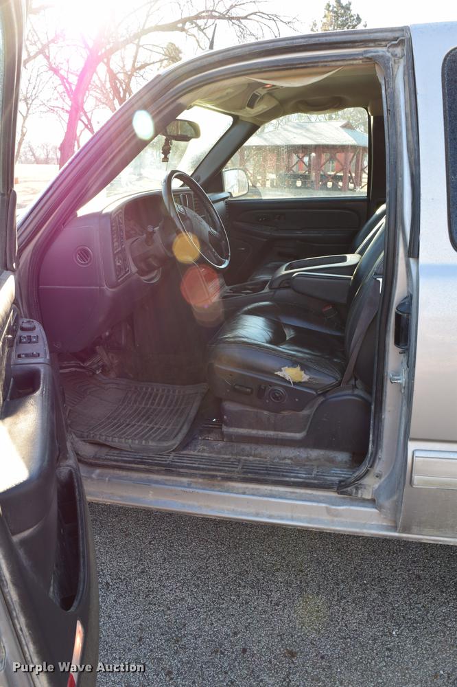 image for item DC3573 2004 Chevrolet Silverado 1500 Z71 Ext. Cab pickup truck