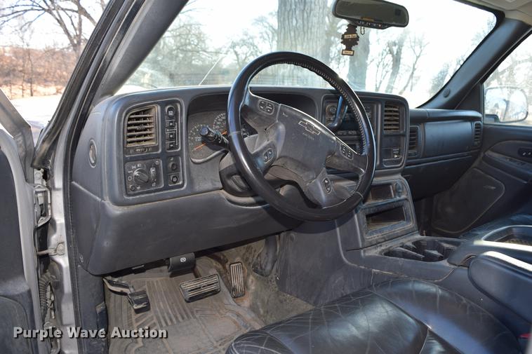 image for item DC3573 2004 Chevrolet Silverado 1500 Z71 Ext. Cab pickup truck