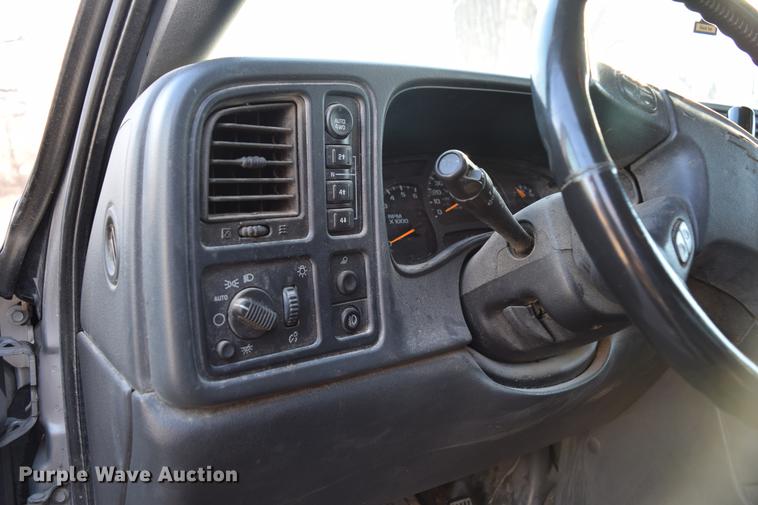 image for item DC3573 2004 Chevrolet Silverado 1500 Z71 Ext. Cab pickup truck