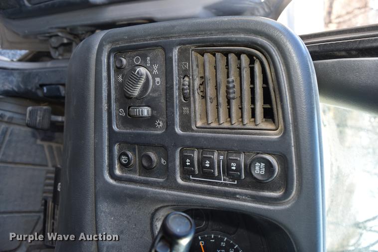 image for item DC3573 2004 Chevrolet Silverado 1500 Z71 Ext. Cab pickup truck