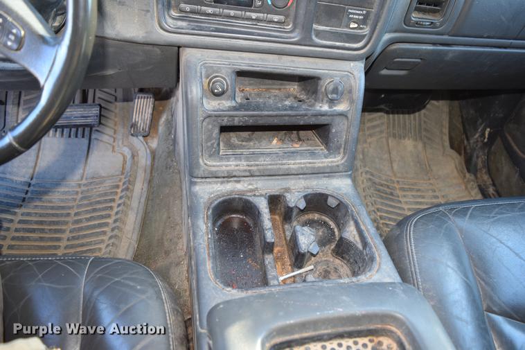 image for item DC3573 2004 Chevrolet Silverado 1500 Z71 Ext. Cab pickup truck