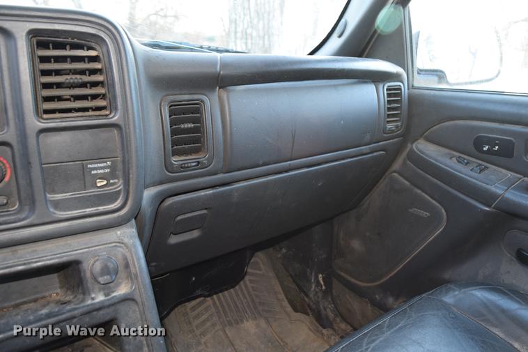 image for item DC3573 2004 Chevrolet Silverado 1500 Z71 Ext. Cab pickup truck