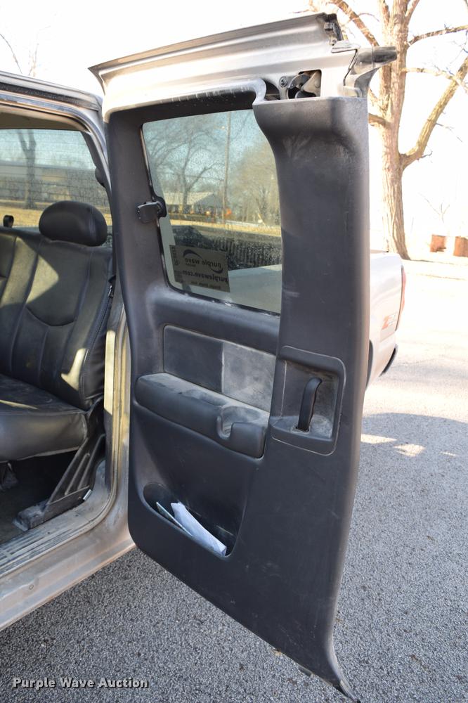 image for item DC3573 2004 Chevrolet Silverado 1500 Z71 Ext. Cab pickup truck