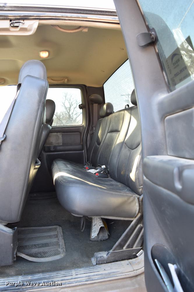 image for item DC3573 2004 Chevrolet Silverado 1500 Z71 Ext. Cab pickup truck