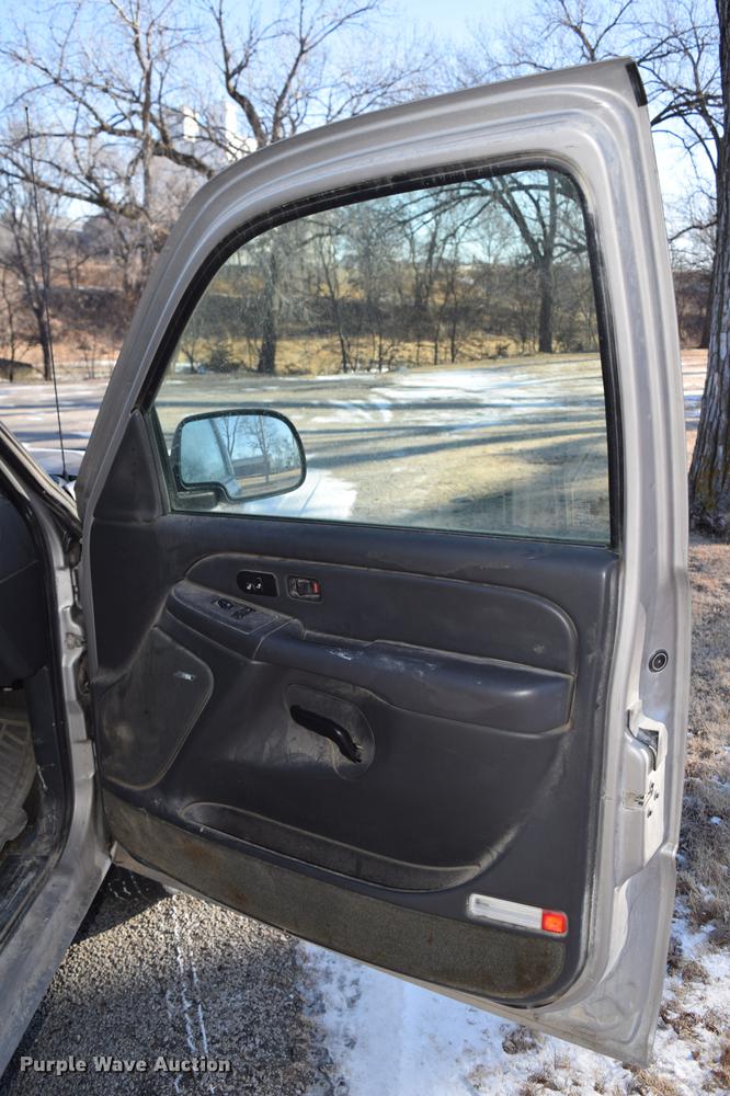 image for item DC3573 2004 Chevrolet Silverado 1500 Z71 Ext. Cab pickup truck