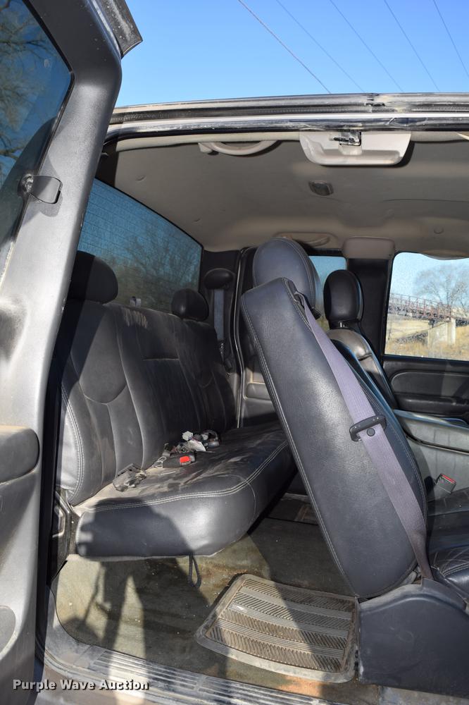 image for item DC3573 2004 Chevrolet Silverado 1500 Z71 Ext. Cab pickup truck