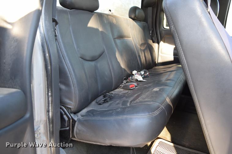 image for item DC3573 2004 Chevrolet Silverado 1500 Z71 Ext. Cab pickup truck