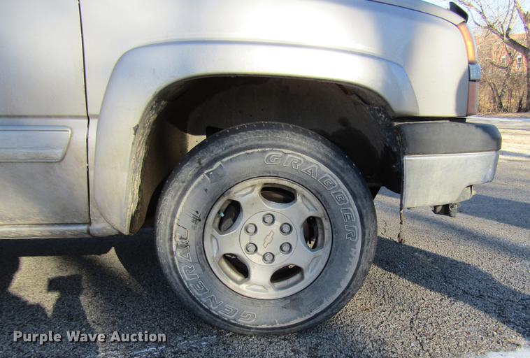 image for item DC3573 2004 Chevrolet Silverado 1500 Z71 Ext. Cab pickup truck